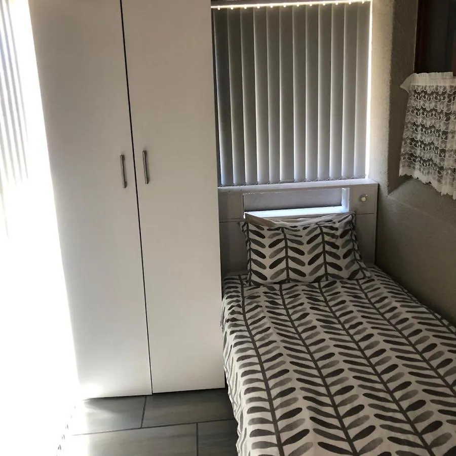 Amies Self-Catering Apartments Parow 0*,