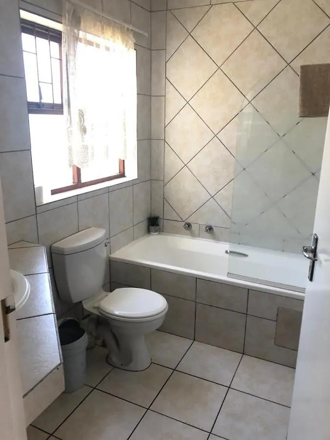 Amies Self-Catering Apartments Parow